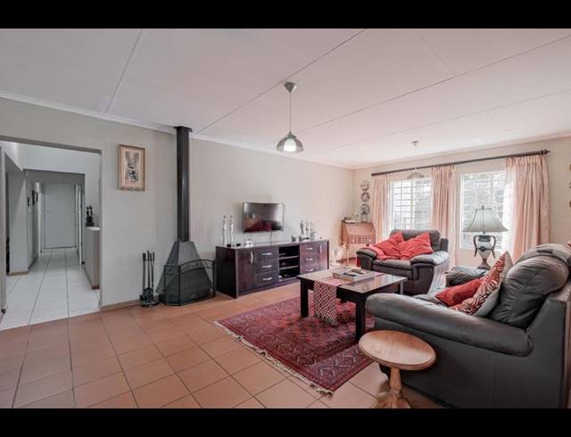 3 BEDROOM HOUSE FOR SALE IN FAERIE GLEN